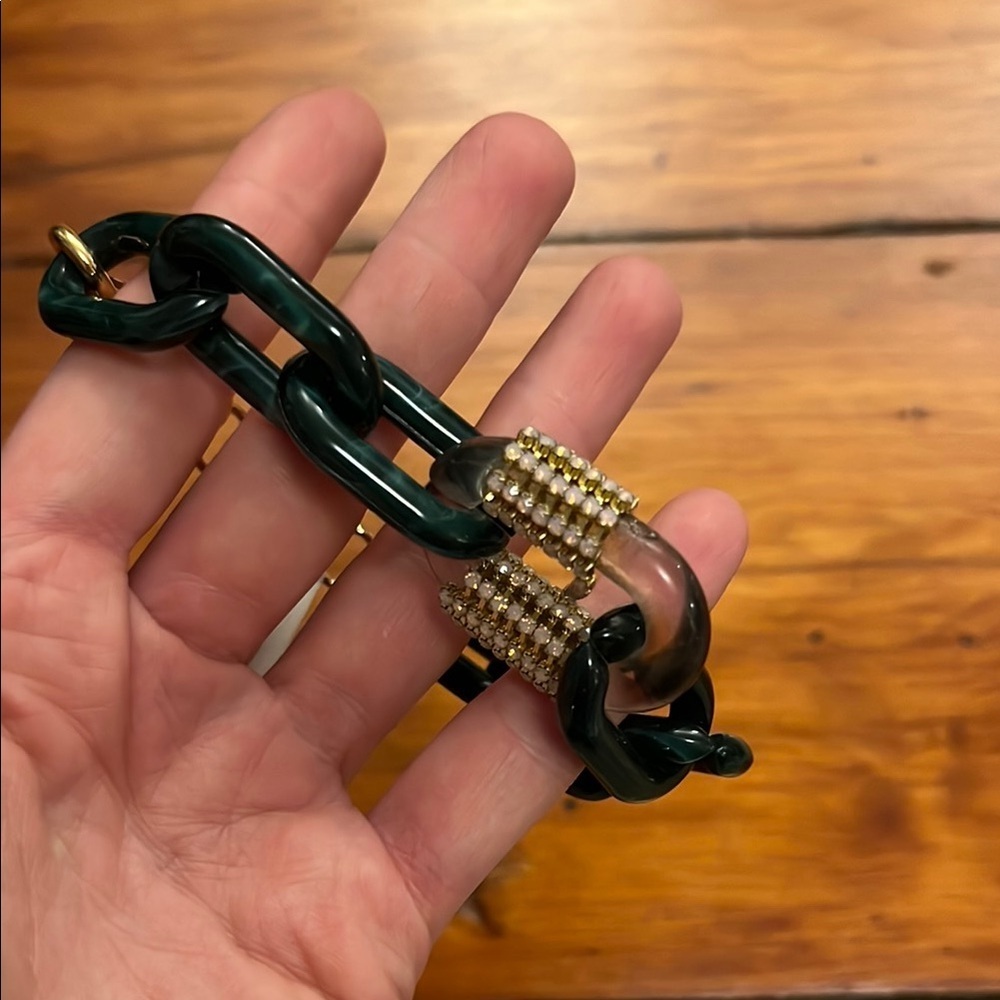 Elegant Green and Gold Chain Bracelet - Picture 3 of 4